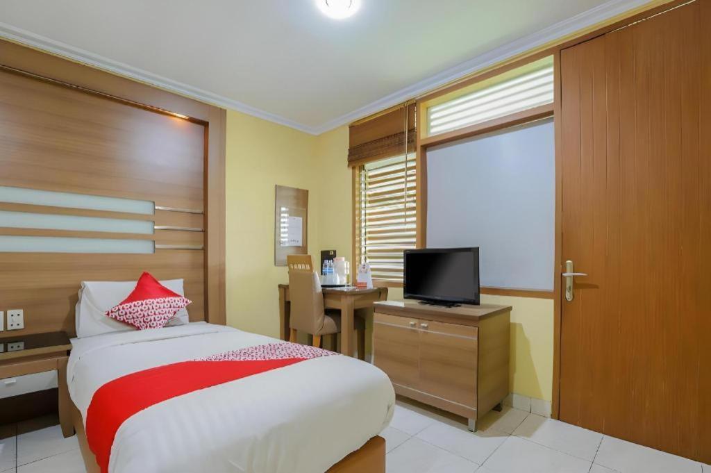 Hotel Senen Indah Syariah Jacarta Exterior foto